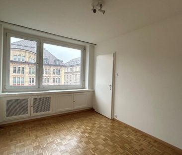 CENTRE-VILLE ! APPARTEMENT DE 2.0 PIÈCES LUMINEUX - Photo 3