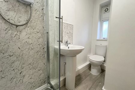 WEST PARADE APARTMENTS - Photo 5