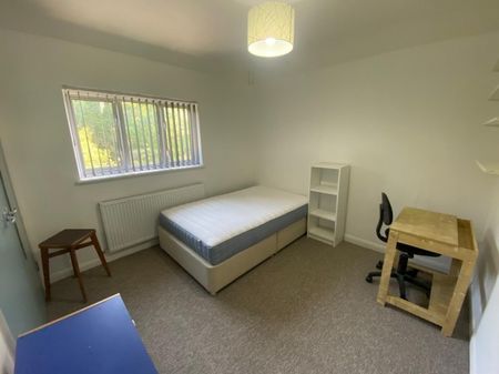 Southway, Guildford - Photo 2