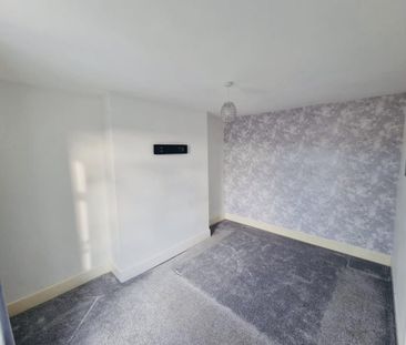 4 bedroom terraced house to rent - Photo 3