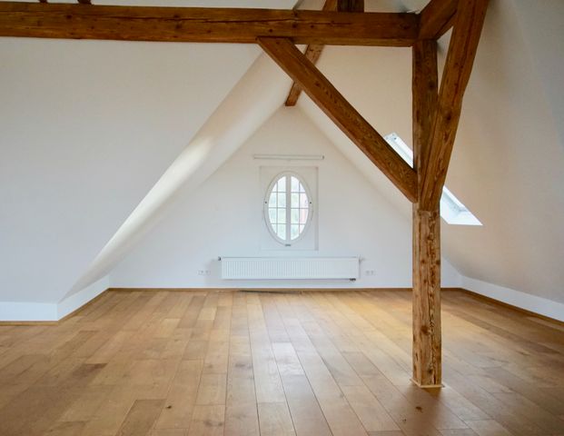 Vier-Zimmer-Maisonettewohnung mit Blick über die Stadt - Foto 1