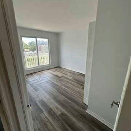 1mois gratuit 5 1/2 avec petit salon et cuisine aire ouverte - Photo 4