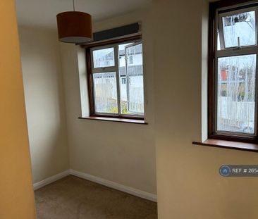 4 bedroom semi-detached house to rent - Photo 5