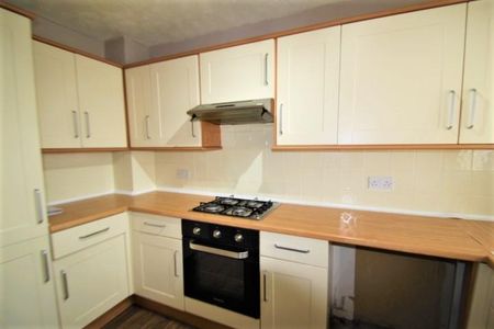 2 bedroom terraced house to rent - Photo 4