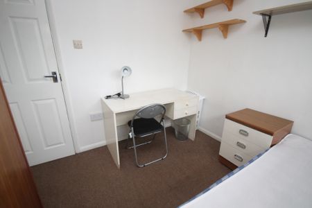 5 bedroom Property to rent - Photo 4