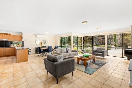 Spacious 4-bedroom family home with exceptional entertaining features - Photo 3