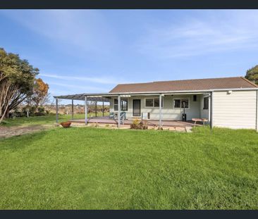 Private Acreage Retreat - Photo 6