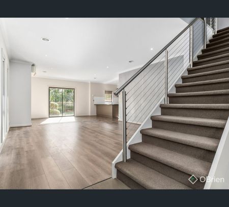 2/70 Sandhurst Boulevard, Sandhurst, Vic 3977 - Photo 2