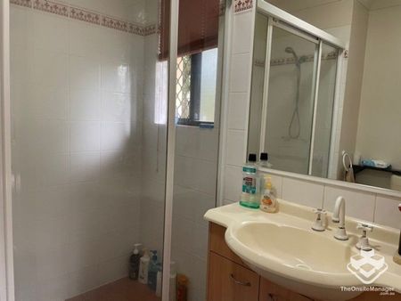 IMMACULATE VILLA IN LEAFY CARINDALE ESTATE - Photo 4