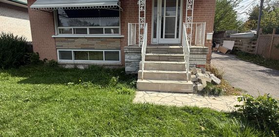 For Lease - 3 Baybrook Crescent, Toronto, Ontario - Photo 2