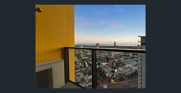 Sky-High Luxury with Breathtaking Bay Views in the Heart of Southbank - Photo 1