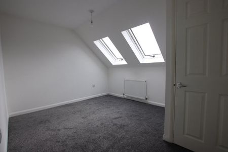 4 bedroom end of terrace house to rent - Photo 2