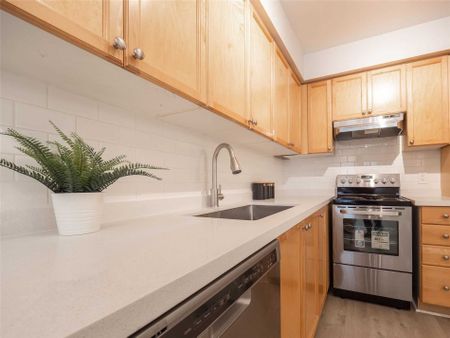 For Lease - 4975 Southampton Drive Unit# 211, Mississauga, Ontario - Photo 3