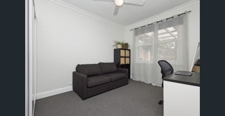 Stylish 3-Bedroom Home in a Prime Kennington Location! - Photo 2