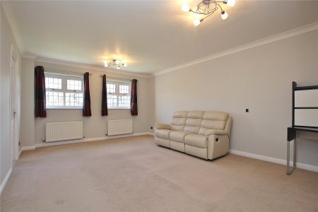 Lorne Gardens, Woking - 2 bedrooms Property for lettings - Seymours - Photo 2