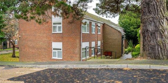 Burhill Grove, Pinner, HA5 - Photo 2