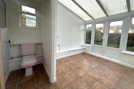 3 bedroom semi-detached house to rent - Photo 4
