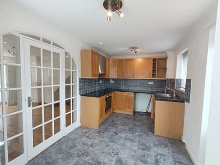 2 Bed End Terrace, Tudor Close, NG4 - Photo 4