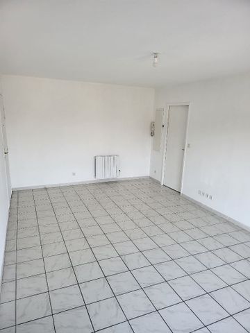 Location Appartement 3 pièces 56m² BAILLEUL 59270 - Photo 2