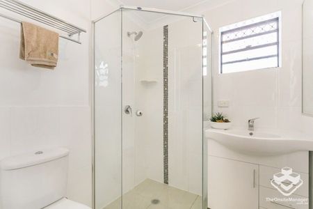 RARE 3 BED, 2 BATH FURNISHED UNIT - Photo 5