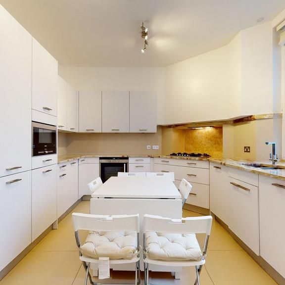 3 bedroom flat to rent - Photo 1