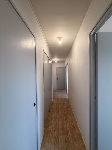 Location Appartement 2 pièces 48m² RIORGES 42153 - Photo 5