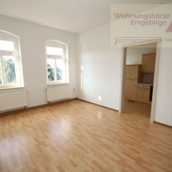 Moderne 2-Raum-Wohnung mit Einbauküche in sonniger Lage von Annaberg! - Photo 1