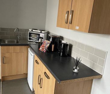 1 bedroom in a house share to rent - Photo 5