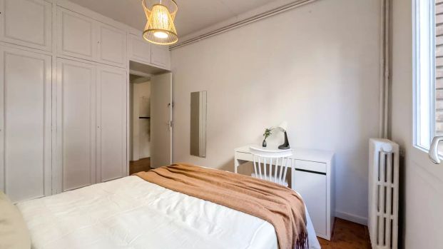Room in a shared 6-bedroom apartment for rent in El Putget i Farró. - Photo 1