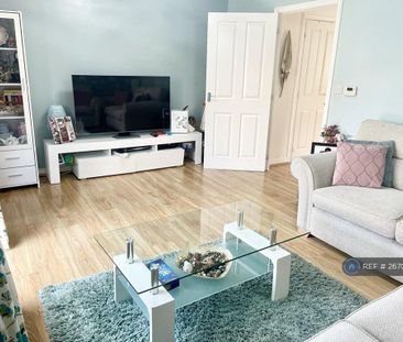 3 bedroom semi-detached house to rent - Photo 3