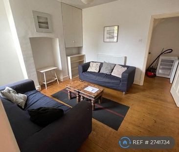 3 bedroom semi-detached house to rent - Photo 2