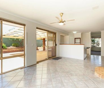 Spacious Family Home with Workshop & Multiple Living Areas - Photo 5