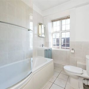 2 bedroom flat in Heathfield Terrace - Photo 3