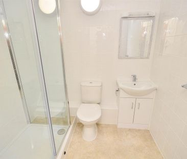 1 bedroom retirement property to rent - Photo 2