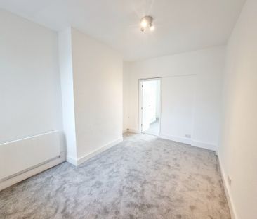 The Broadway, NW7 3LN, Mill Hill - Photo 3