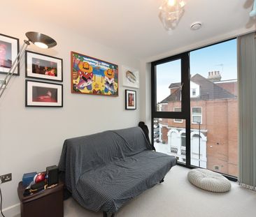 3 Bed Flat, Essex Park Mews, W3 - Photo 2