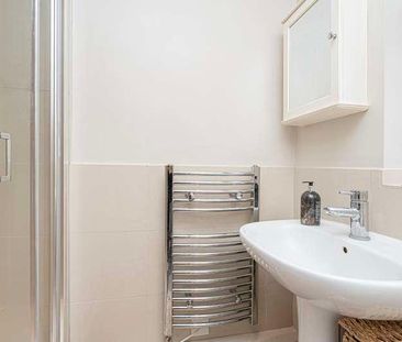 Somerset Close, Hersham, Walton-on-thames, Surrey, KT12 - Photo 3