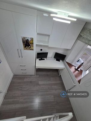 3 bedroom semi-detached house to rent - Photo 1