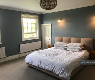 2 bedroom penthouse to rent - Photo 2