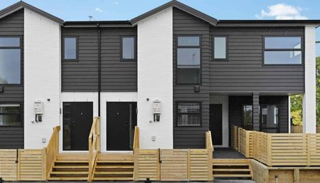 Brand New Home in a Quiet Chartwell Street - Photo 4