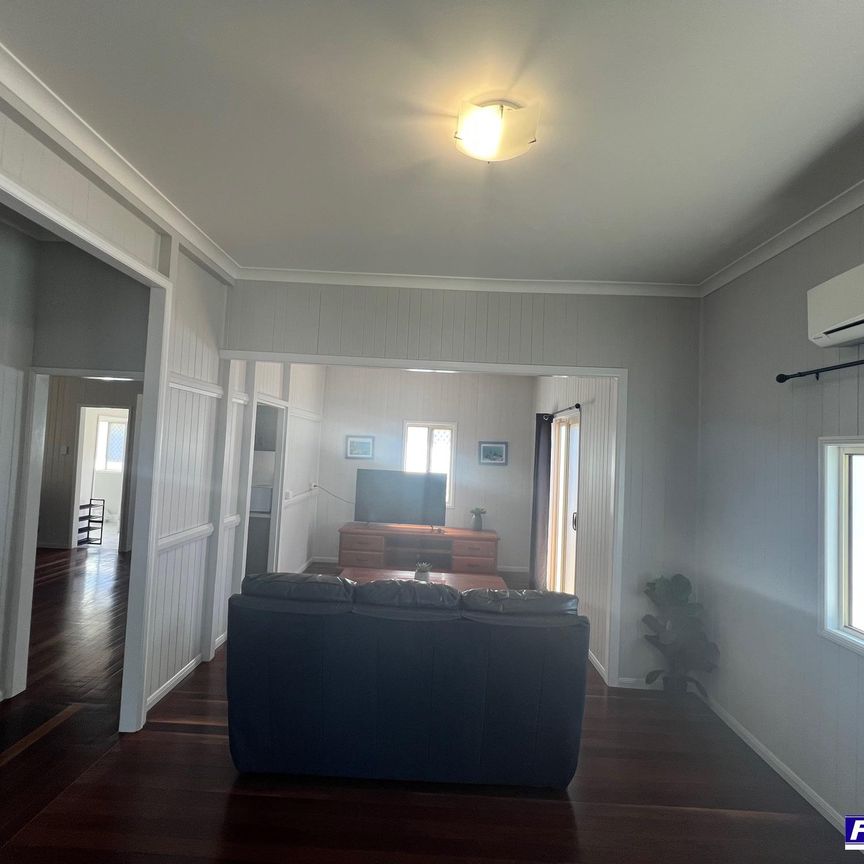 Lovely 3 Bedroom 2 Bathroom Furnished Home - Photo 1