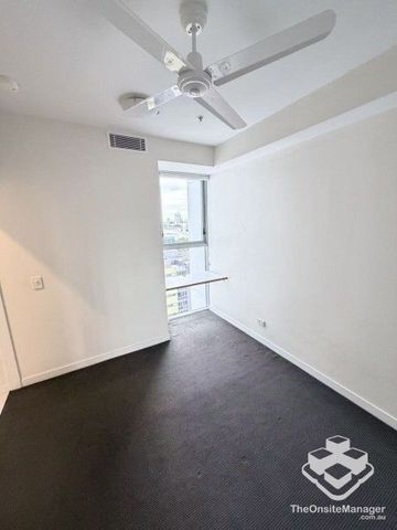 1 Bedroom Apartment Right Next to Brisbane State High | City & Fireworks Views - Photo 4