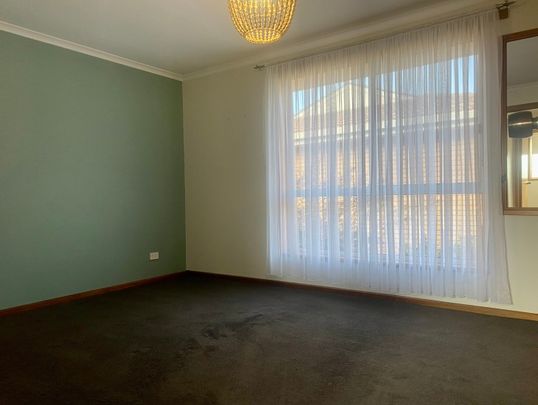 2 bedroom unit - Close to town - Photo 1