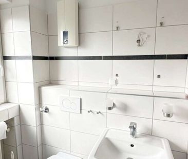 WOHNEN AM SCHMÖLDERPARK: Renovierte 2-Zim.-Whg. mit Tageslichtbad, ... - Photo 4