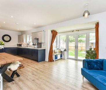4 bedroom detached house to rent - Photo 3