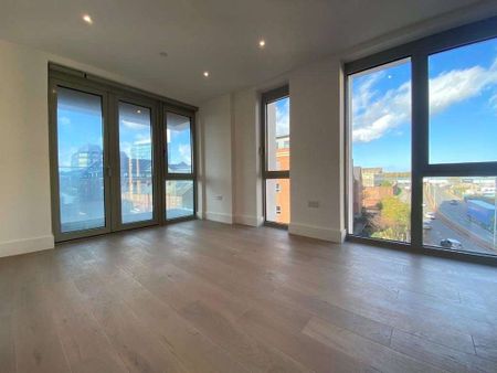 A two bedroom apartment to rent in Verto - Reading's popular residential building, with a balcony, residents gym and an exceptional standard of presentation. - Photo 4