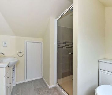 A spacious three bedroom duplex with private garden, garage and all... - Photo 3