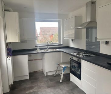 3 bedroom semi-detached house to rent - Photo 3