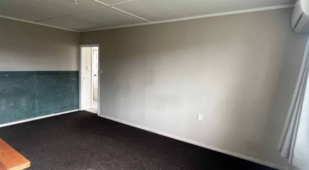 Two Bedroom Home - Large Section - Roslyn - Photo 2