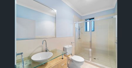 Modern Family Home with Split-System Air-Conditioning Throughout - Photo 2